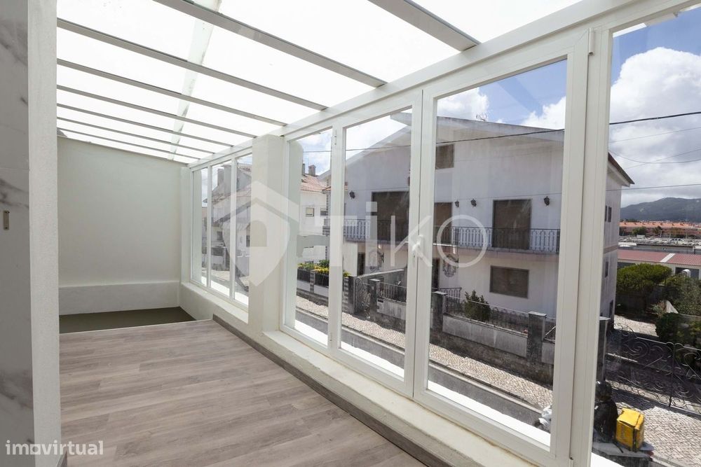 Moradia T4 Em Mem Martins –