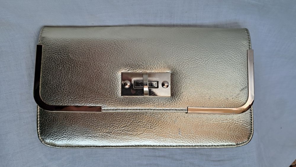 Золотий жіночий клатч