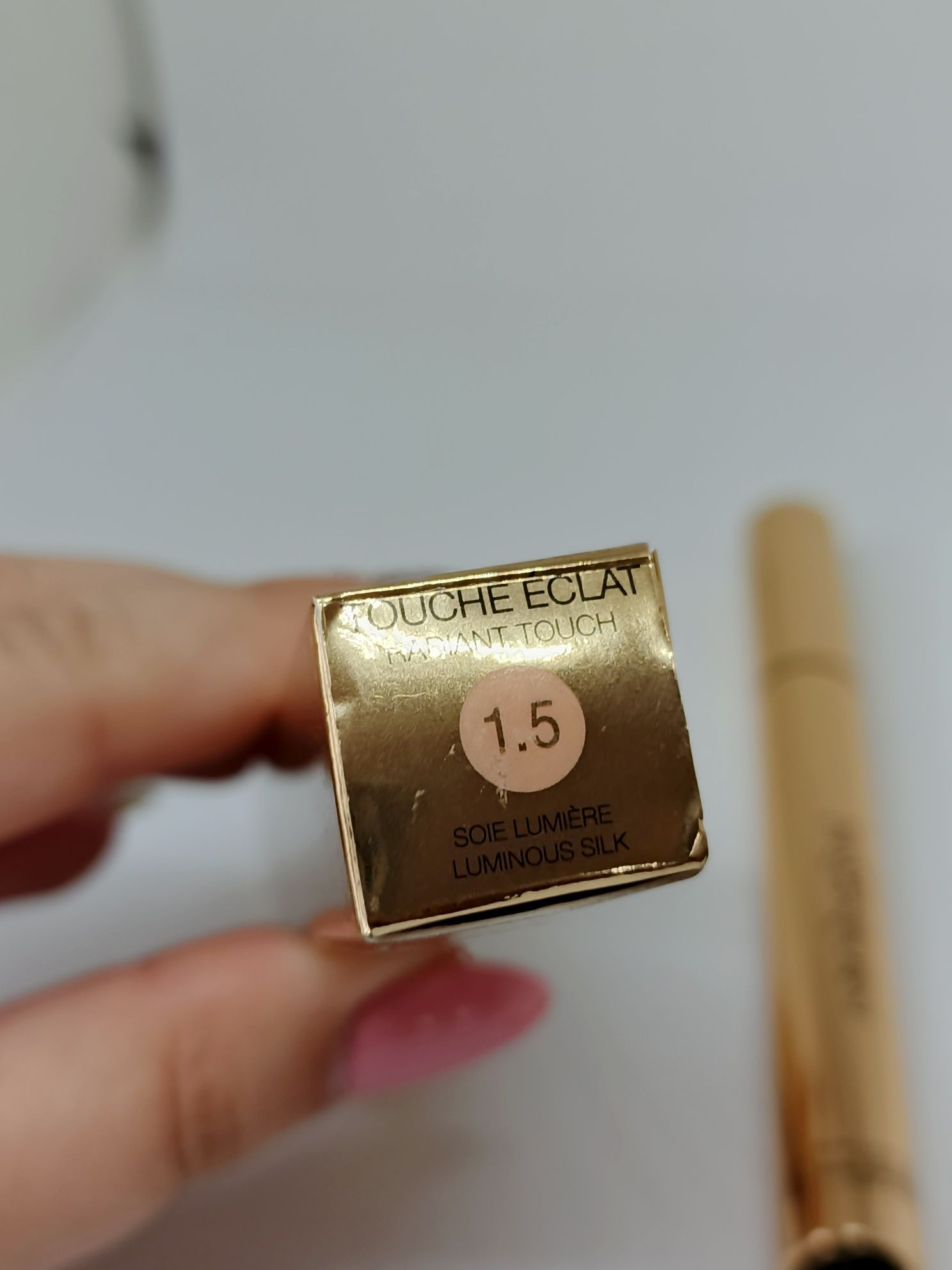 YSL Touche Éclat 1.5 – rozświetlający korektor na twarz