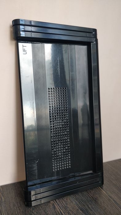 Складний комп'ютерний стіл, що регулюється по висоті