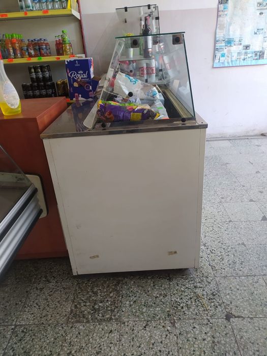 Lada chłodnicza do lodów gałkowych