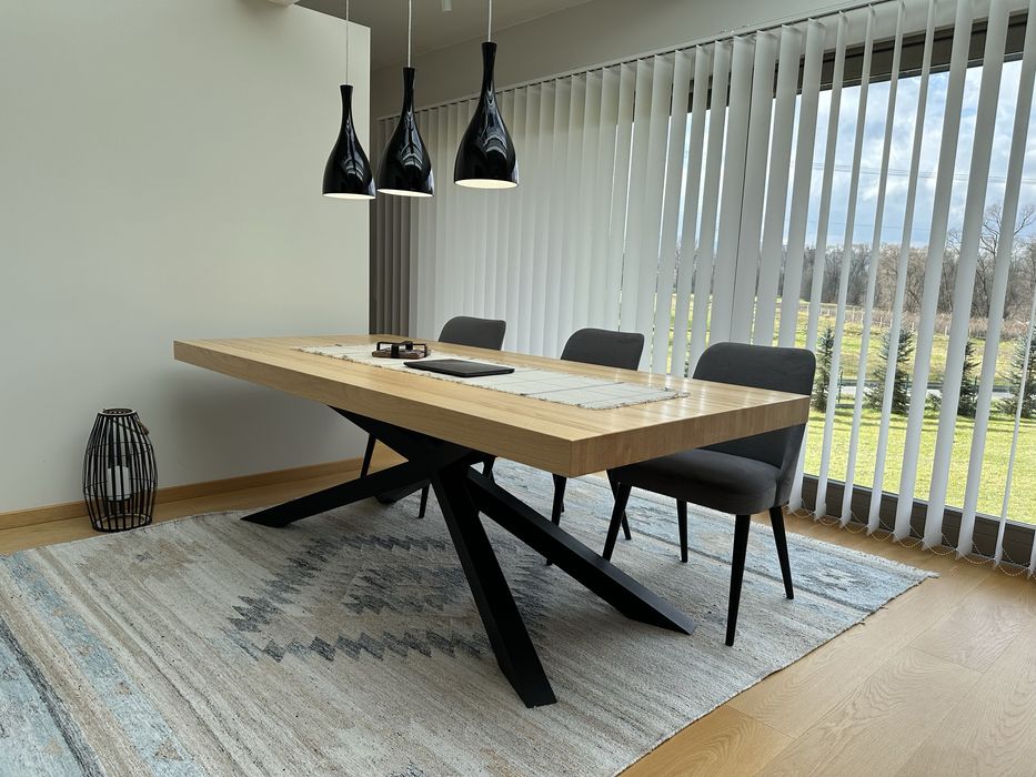 Stół z drewna litego