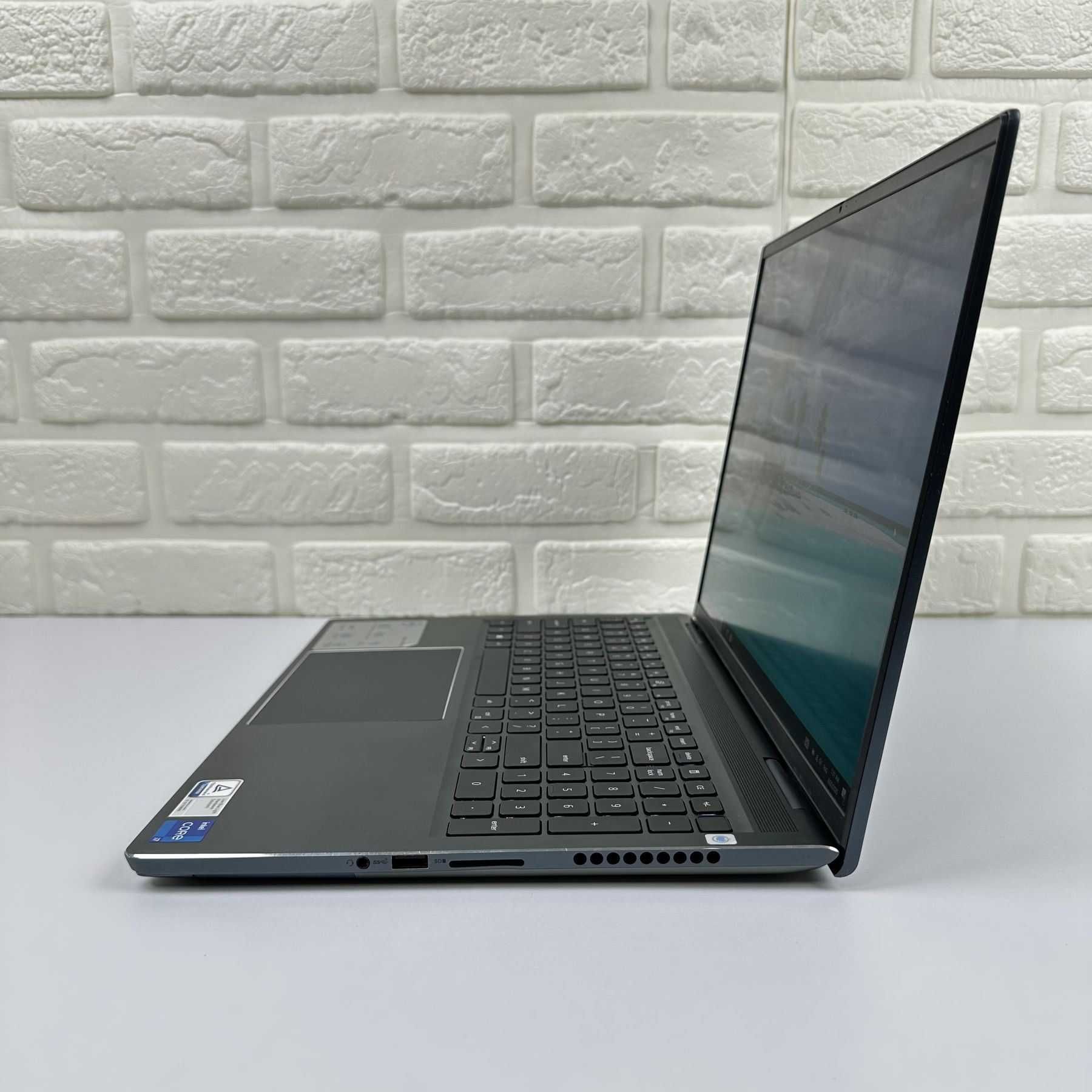 Ігровий ноутбук Dell 16" / i7-11800H / 8gb DDR4 / SSD 512 / UHD 3K IPS