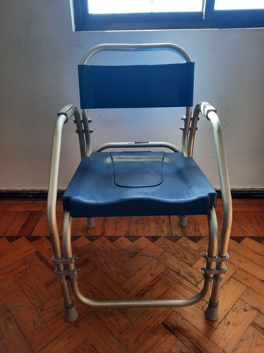 Cadeira de apoio ao banho