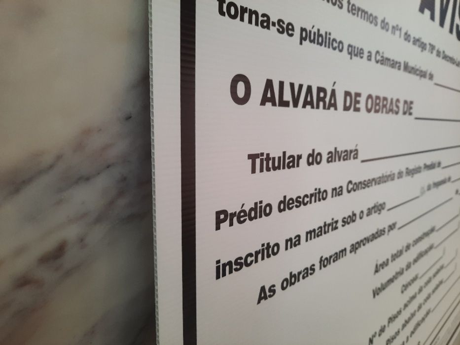 Placas de aviso / alvará de obras