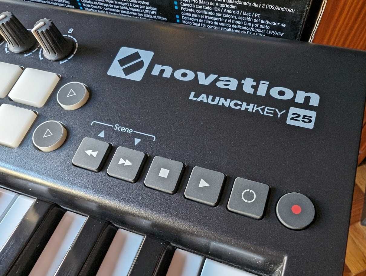 Teclado Novation Launchkey 25 mk2 (com defeito, ler descrição)