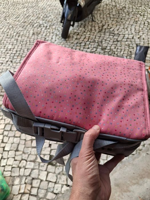 Cadeira para criança portátil ótima para viagem e férias