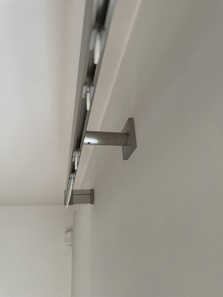 Karnisze srebrne metalowe mat