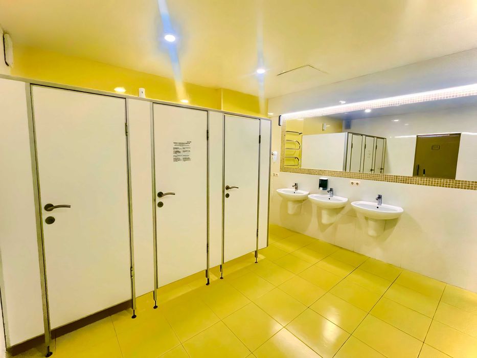 Хостел для переселенцев!!! Комната на 8 человек!!! Метро Лыбедская!!!