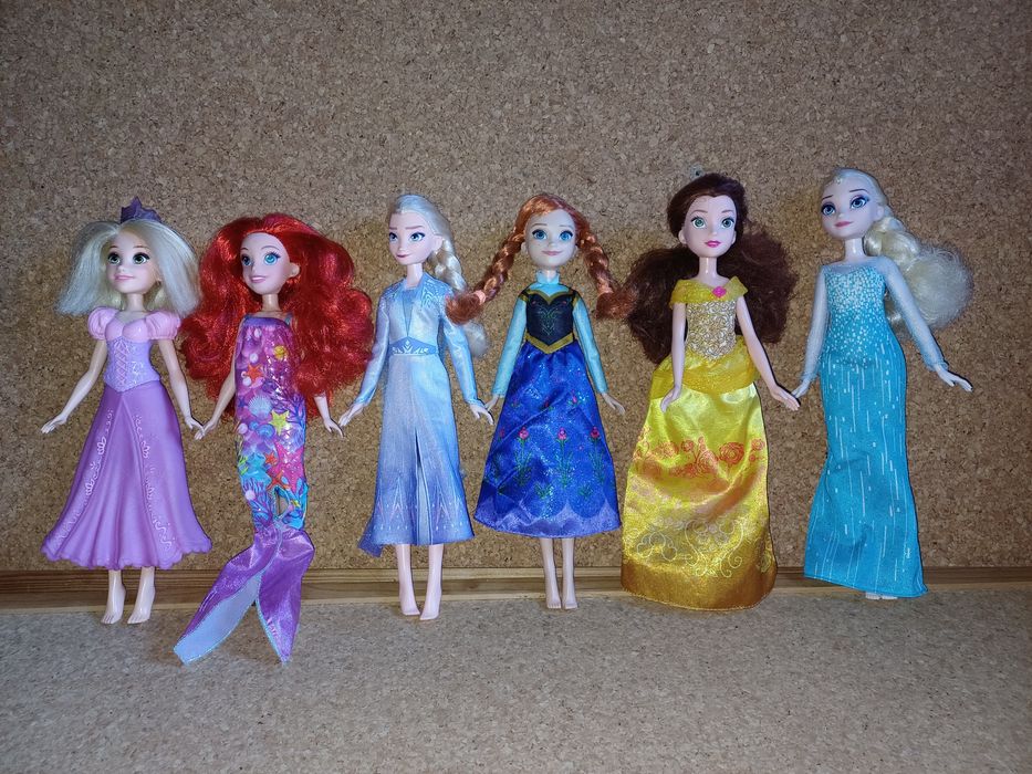 Princesas Disney, bonecas. Cada 6€
Ariel, Elsa, Anna Frozen, Cinderela