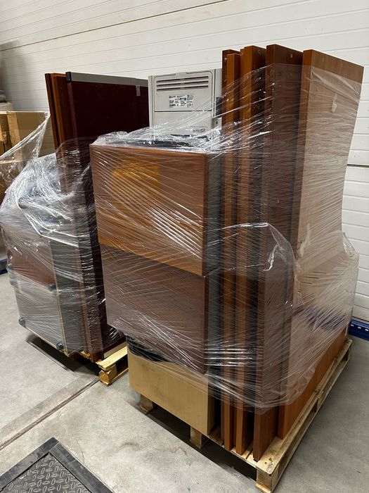 Meble biurowe na palecie