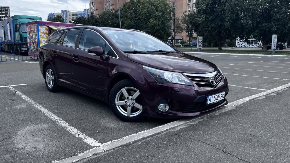 Toyota Avensis 2012