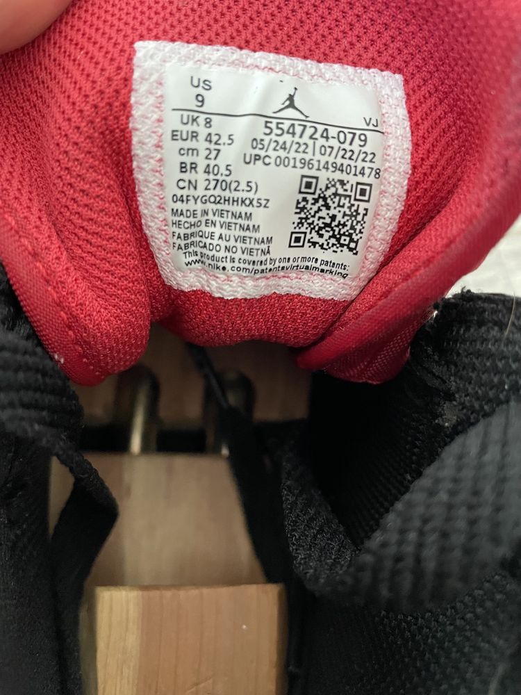 Чоловічі кросівки  Air Jordan 1 Mid Bred Toe