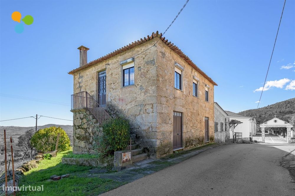 Moradia em Pedra com Vista Panorâmica sobre a Vila de Belmonte