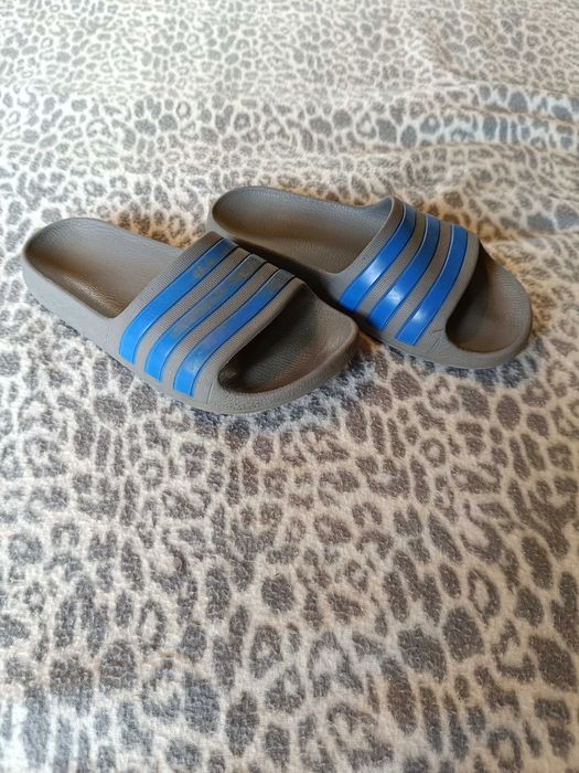 Klapki adidas r. 33