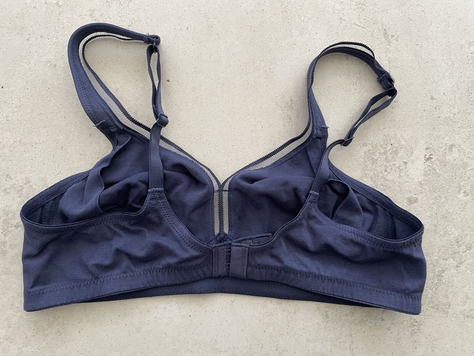 Biustonosz roz.80B granatowy bawelniany zabudowany