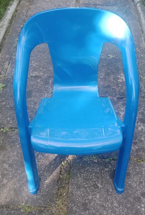 Krzesełko dziecięce niebieskie.