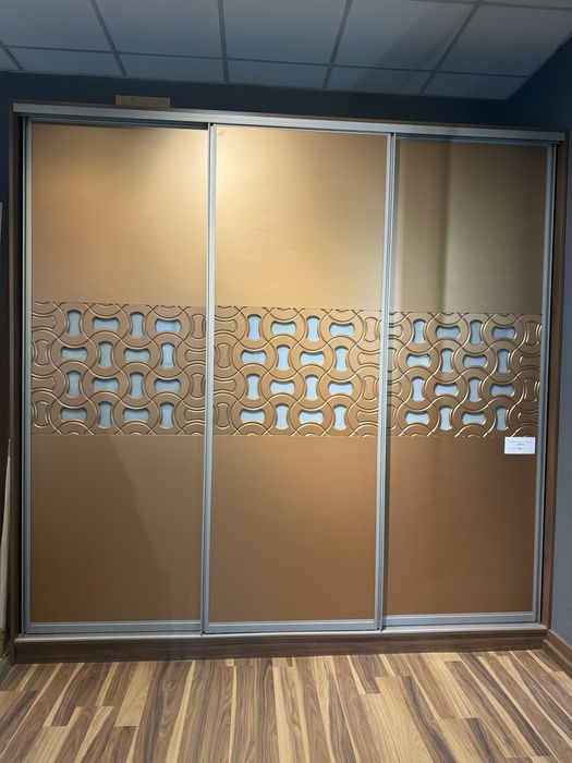 Szafa nowa wyprzefaz ekspozycji