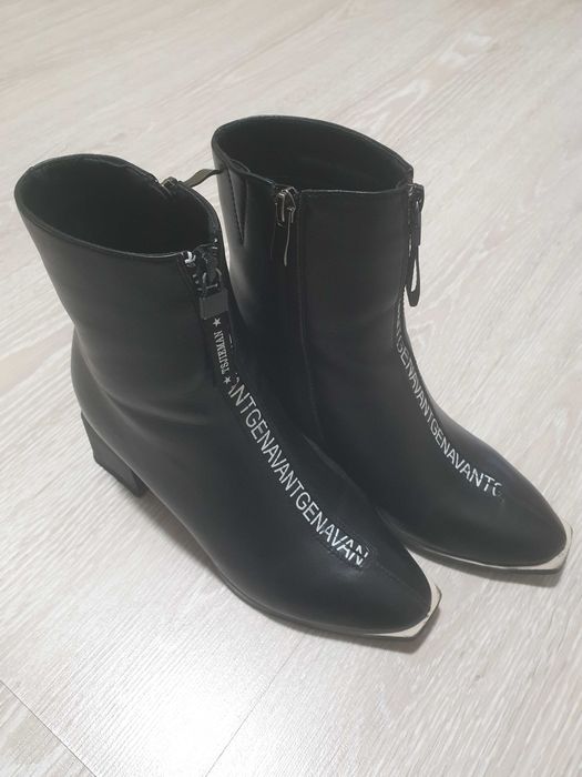 Взуття б/у за символічну плату