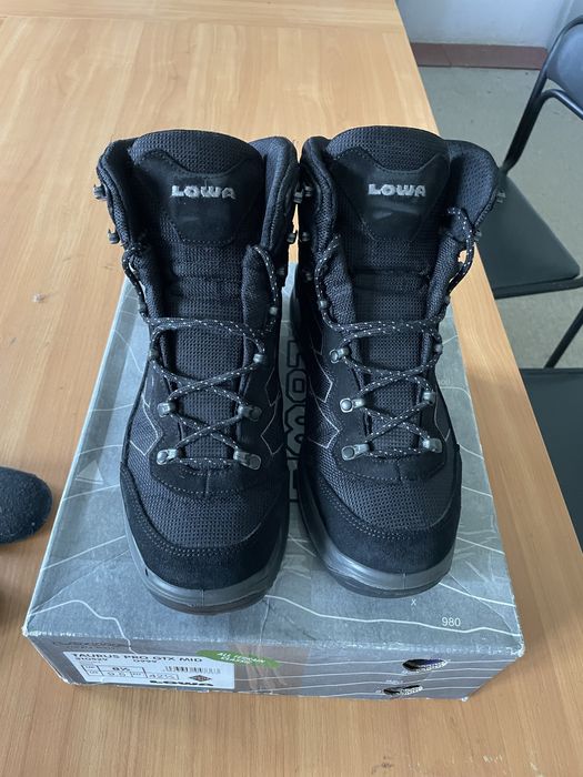 Чоловічі трекінгові черевики lowa 42,5 27cm