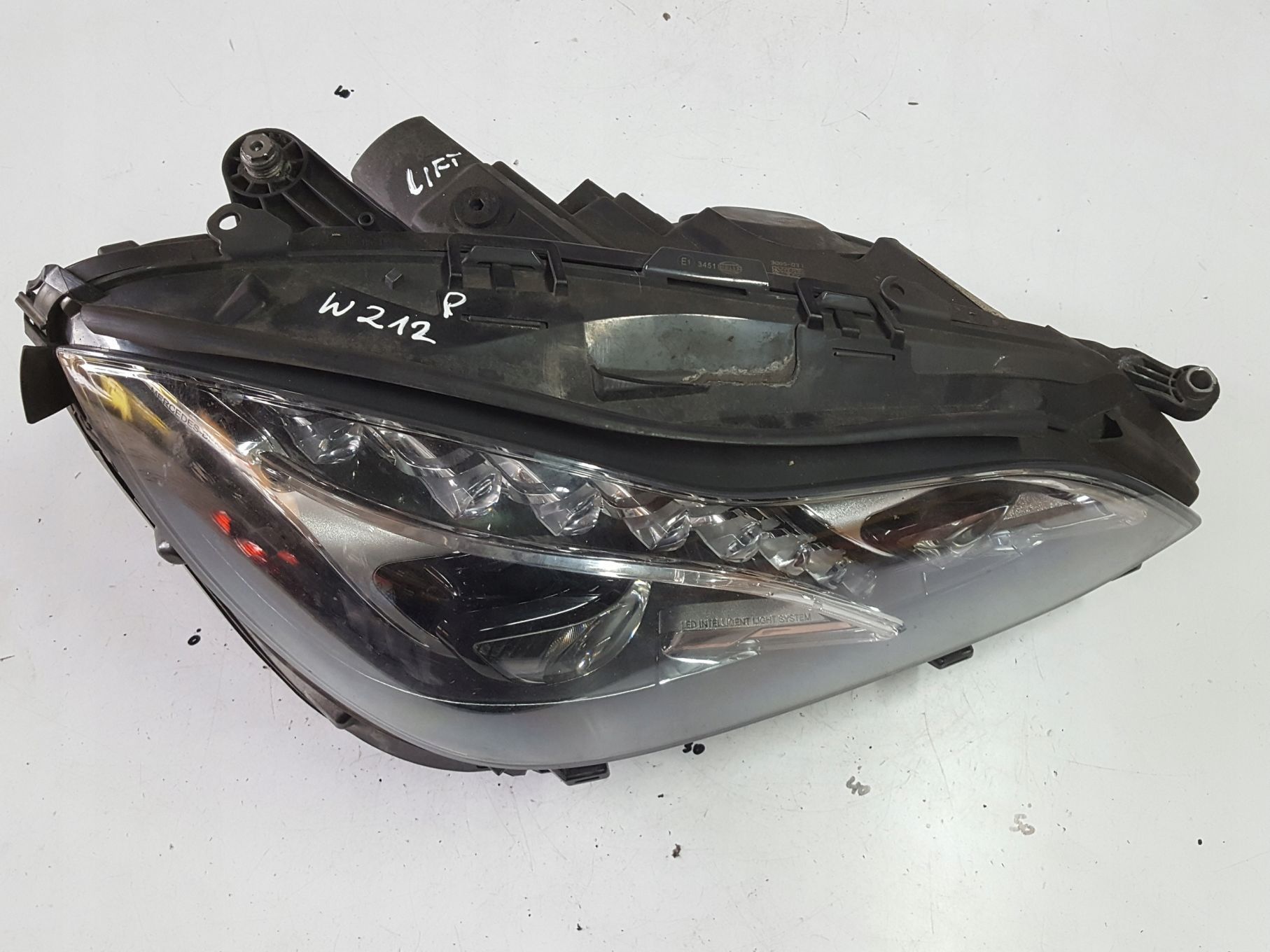 MERCEDES E KLASA W212 LIFT 12-16r LAMPA LED ILS PRAWA PRZÓD A2129063003