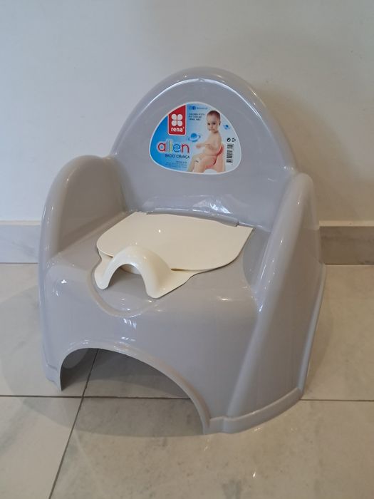 Bacio criança para aprender a fazer chichi