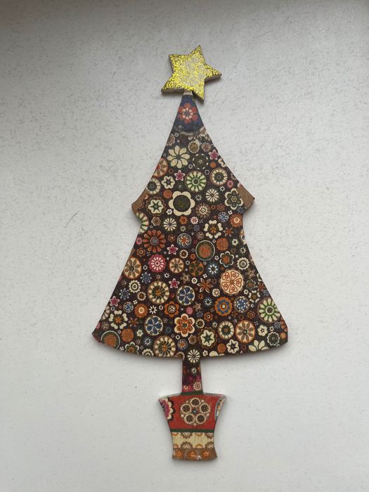 Ялинка деревʼяна Прикраса
