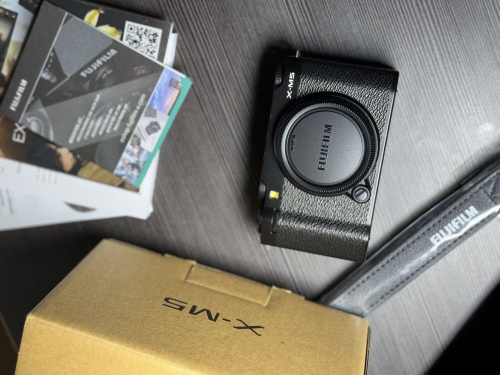 Fujifilm X-M5 Silver або Black + XC 15-45mm f/3.5-5.6 OIS PZ