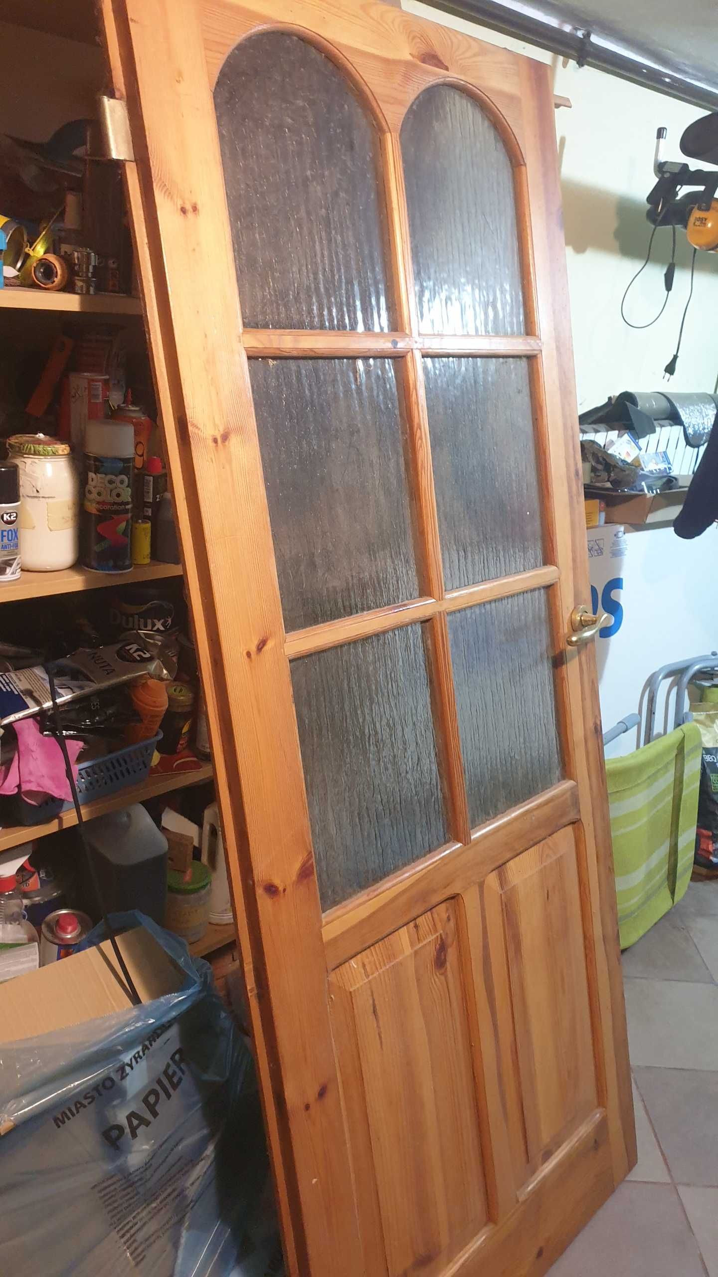 Drzwi drewniane 195 cm x 84,5 cm z szybkami kompletne  stan idealny