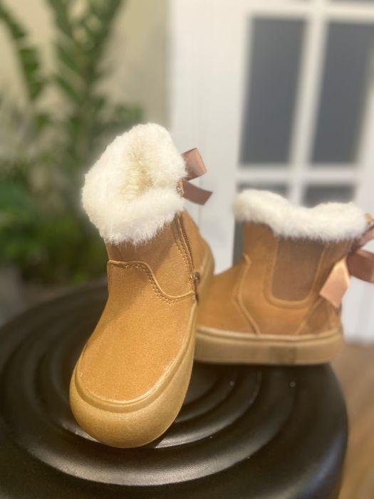 Уггі для дівчинки