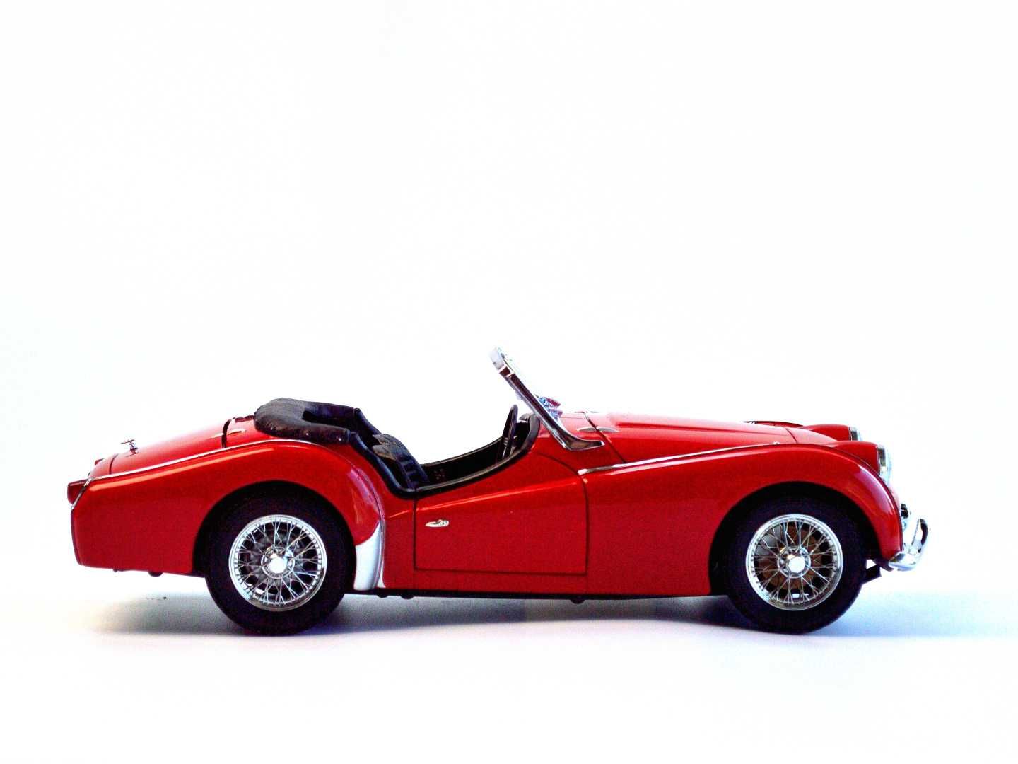 Модель автомобіля Kyosho Triumph TR3A, (1:18)
