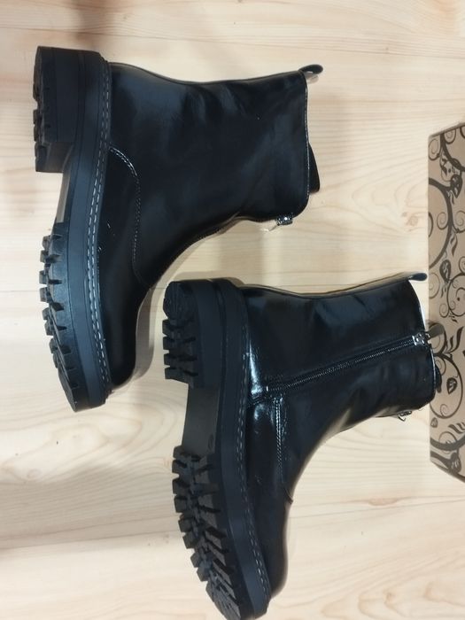 Lakierowanie botki ozdobny zamek 36