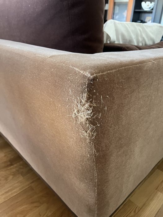 Sofá Castanho com almofadas