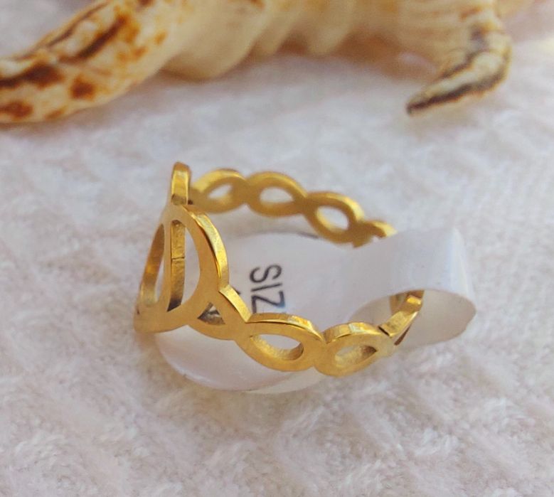 Anel de aço inoxidável dourado com coração