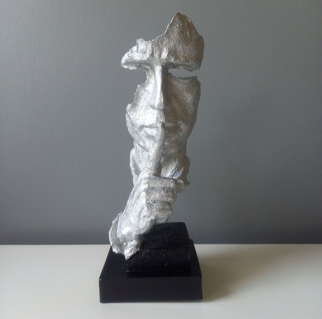 Figurka Cisza srebrna statuetka 34 cm