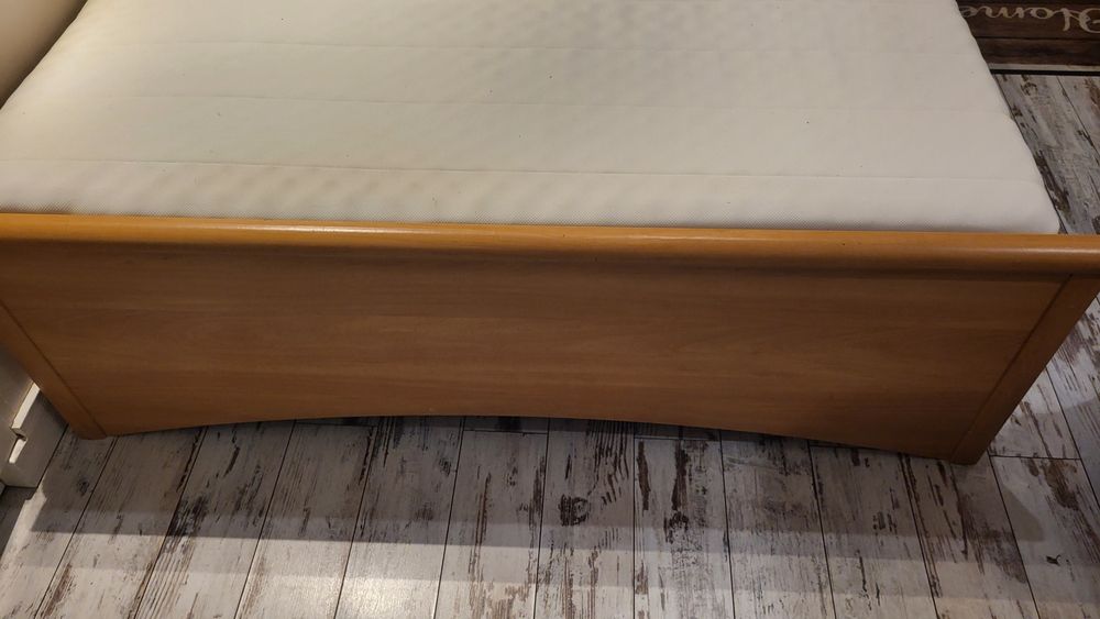 Rama &materac  jak nowy Ikea 160x200
