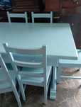 Mesa com 4 gavetas nas laterais