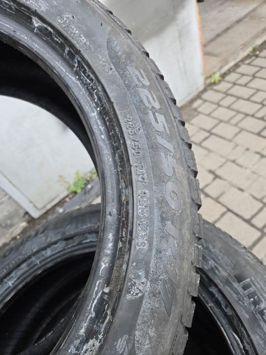 Шина зимова 225 50 17 Pirelli Sotozero 3 215 50 Склад
