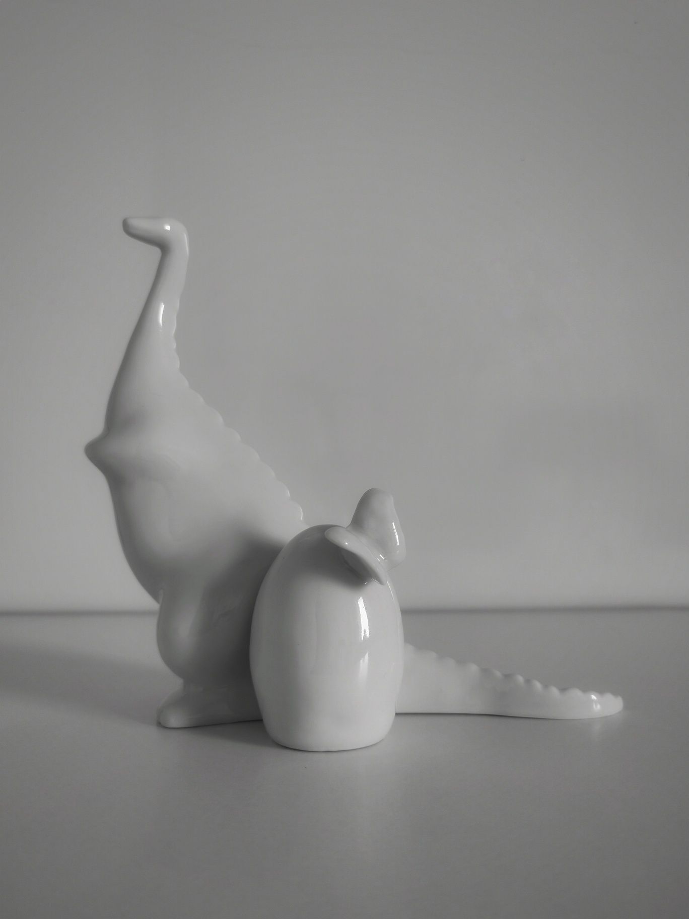 Biała porcelana figurka dinozaur lata 60 Ćmielów