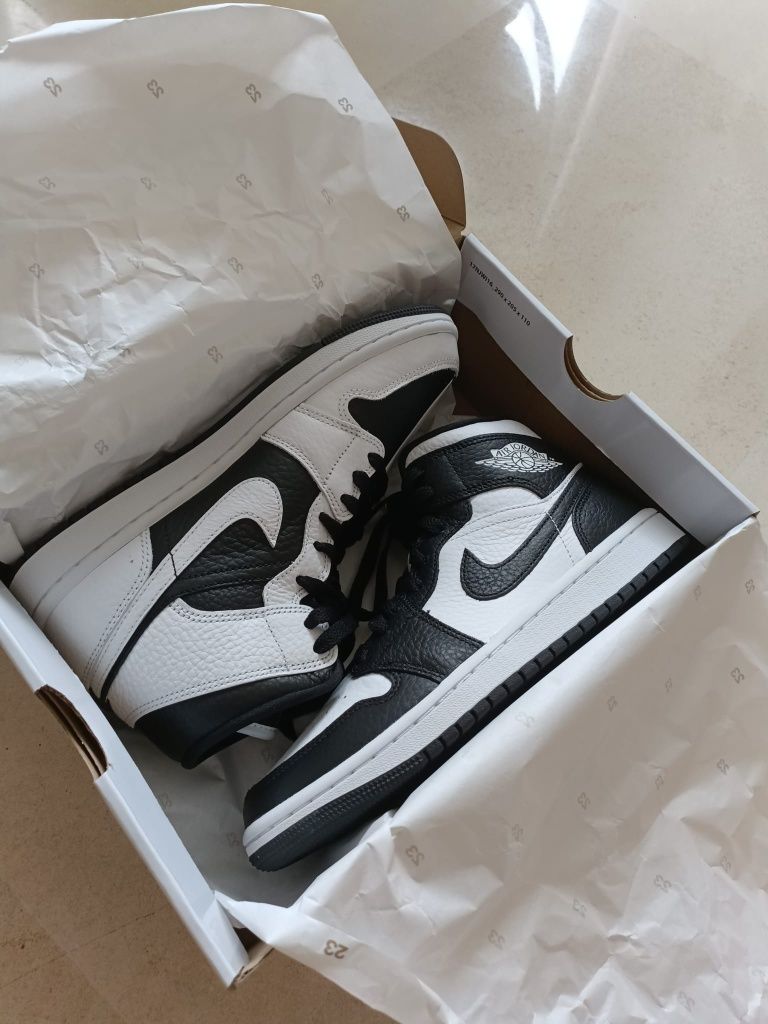 Air Jordan 1 Mid SE WMNS Black & White Split