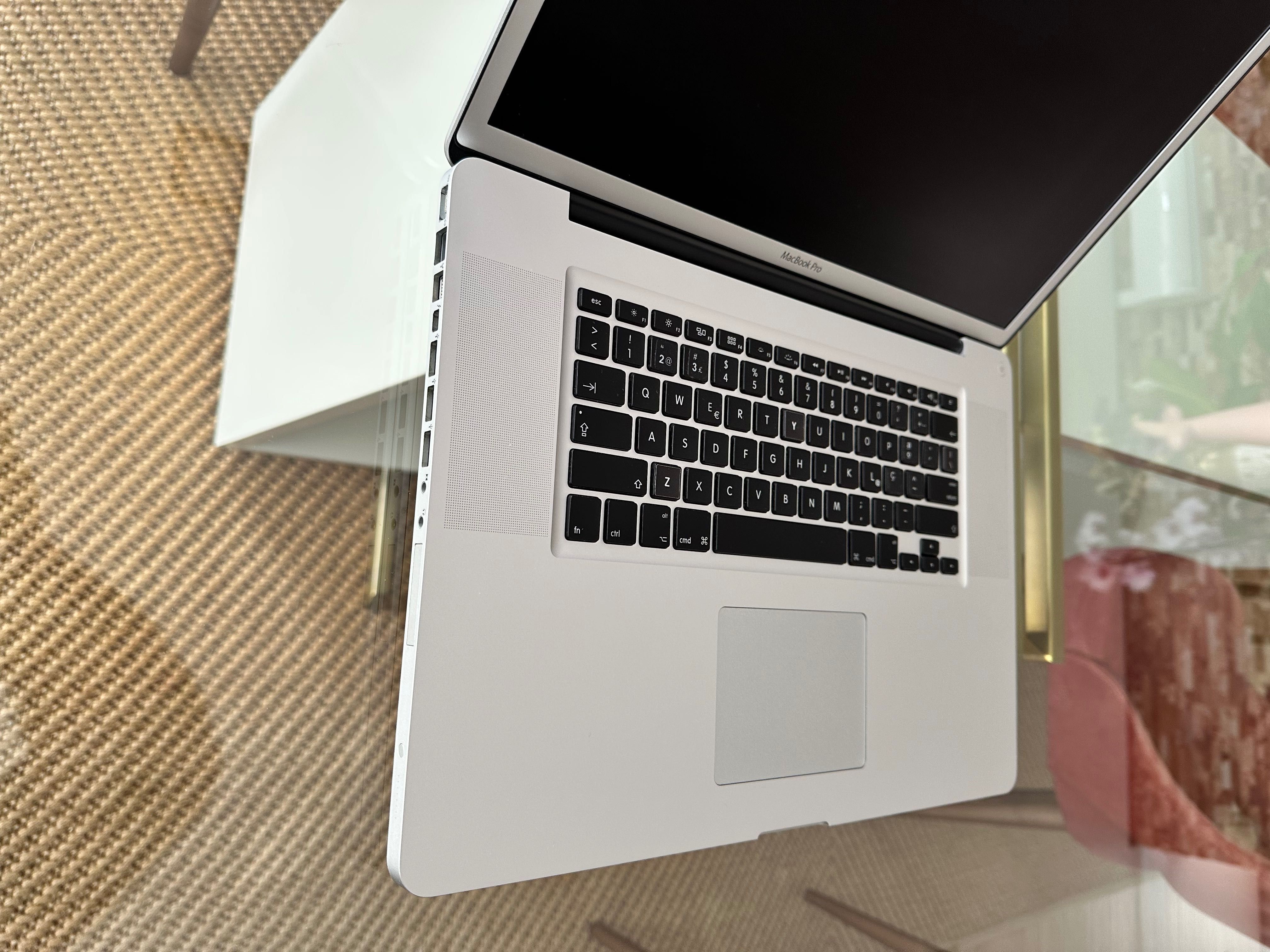 MacBook Pro 17" i5
