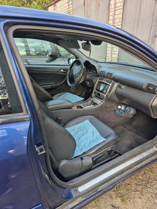 Смарагдовий  Мерседес-Веnz  С200 купе автомобіль на  газу