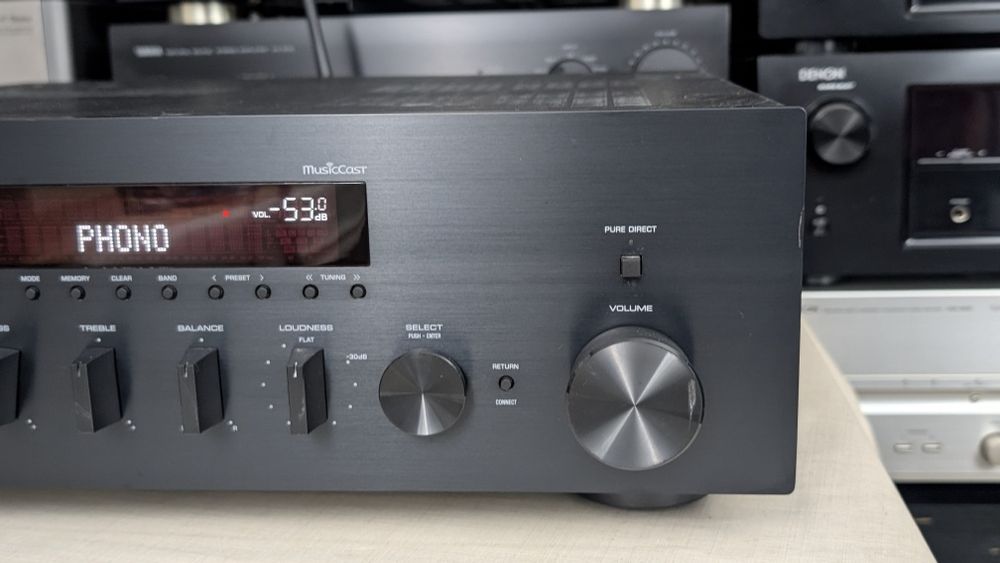 Yamaha R-N602 Wysokiej klasy amplituner stereo z funkcjami sieciowymi