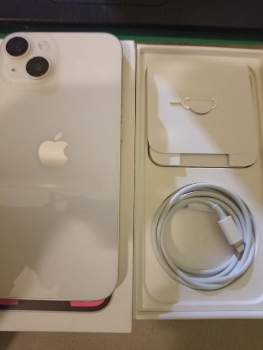 IPhone 14, biały.