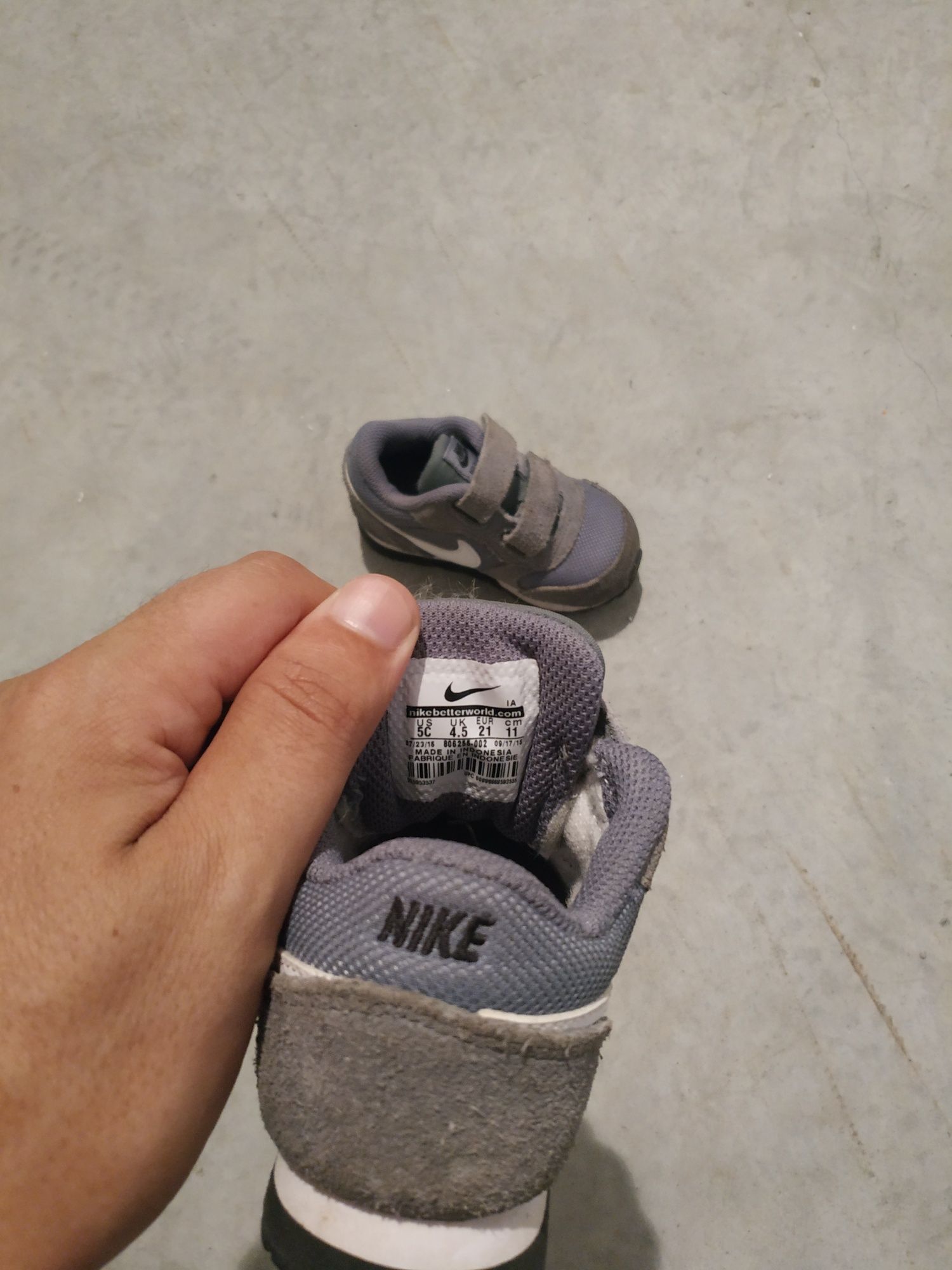 Sapatilhas bebê Nike tamanho 21