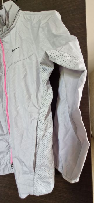 Kurtka wiatrowka dziewczęca NIKE RUNNING rozmiar  M.