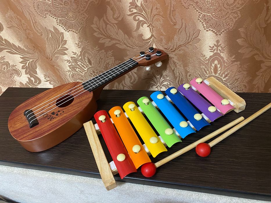 Дитячий ігровий ксилофон та дитяча ігрова гітара