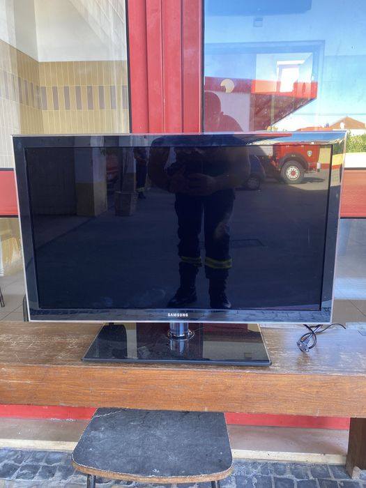 TV Monitor Samsung 32”
