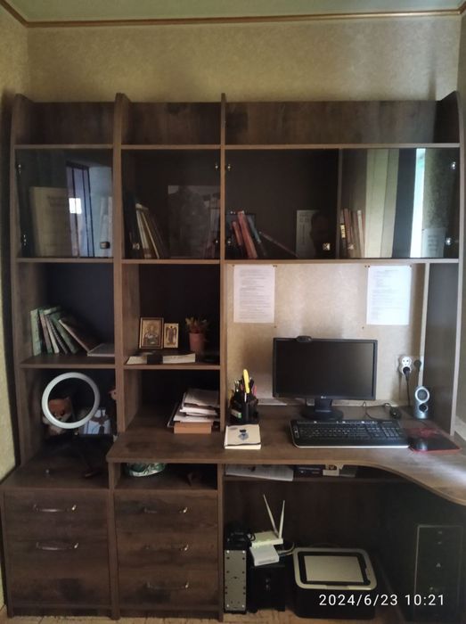 Шикарный компьютерный стол плюс книжный шкаф