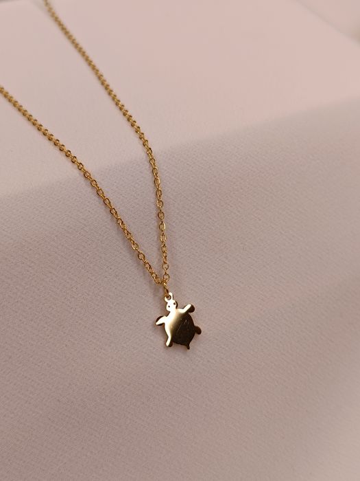 Turtle Necklace / Yarn